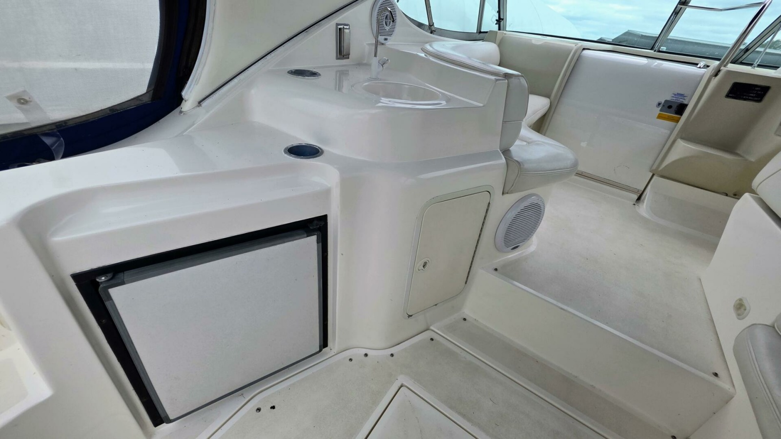 1999 Cruisers Yachts 3375 Esprit 33