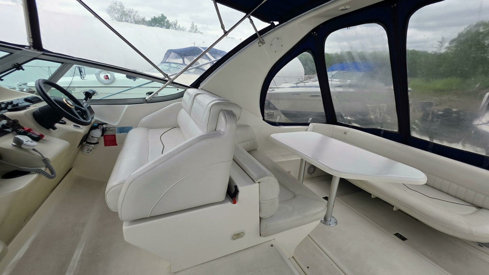 1999 Cruisers Yachts 3375 Esprit 33