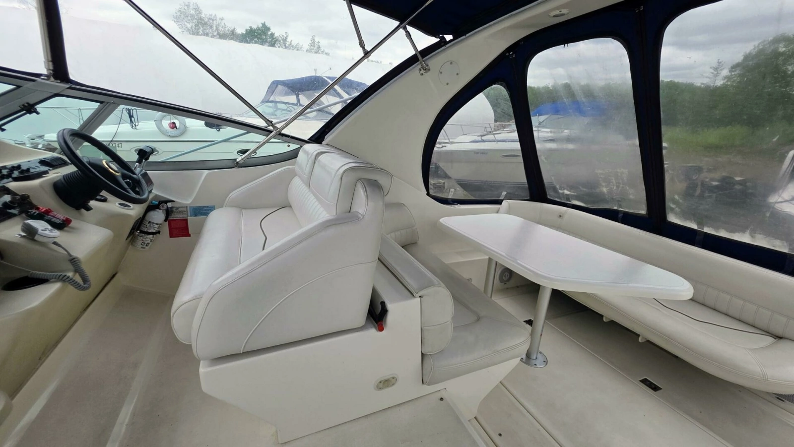 1999 Cruisers Yachts 3375 Esprit 33