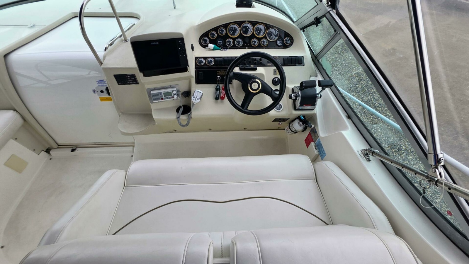 1999 Cruisers Yachts 3375 Esprit 33