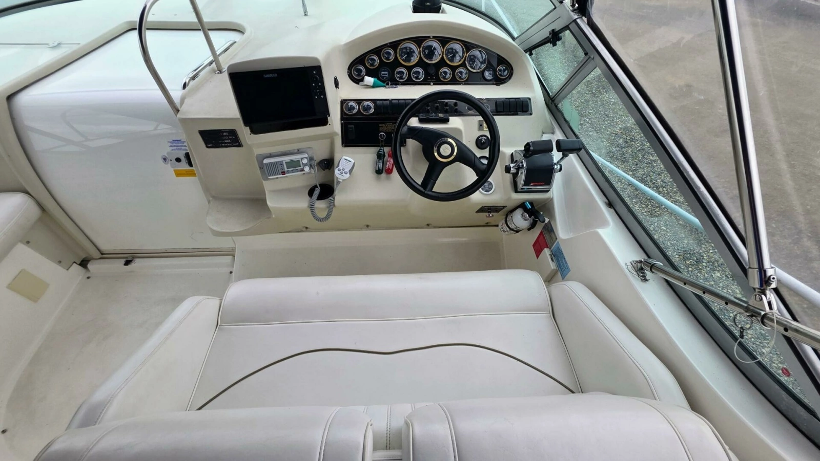1999 Cruisers Yachts 3375 Esprit 33