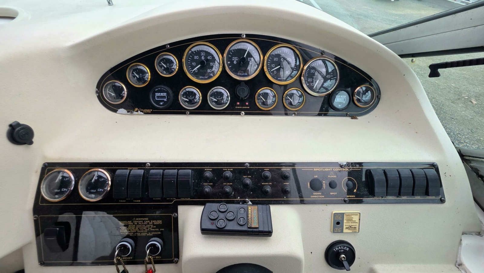 1999 Cruisers Yachts 3375 Esprit 33