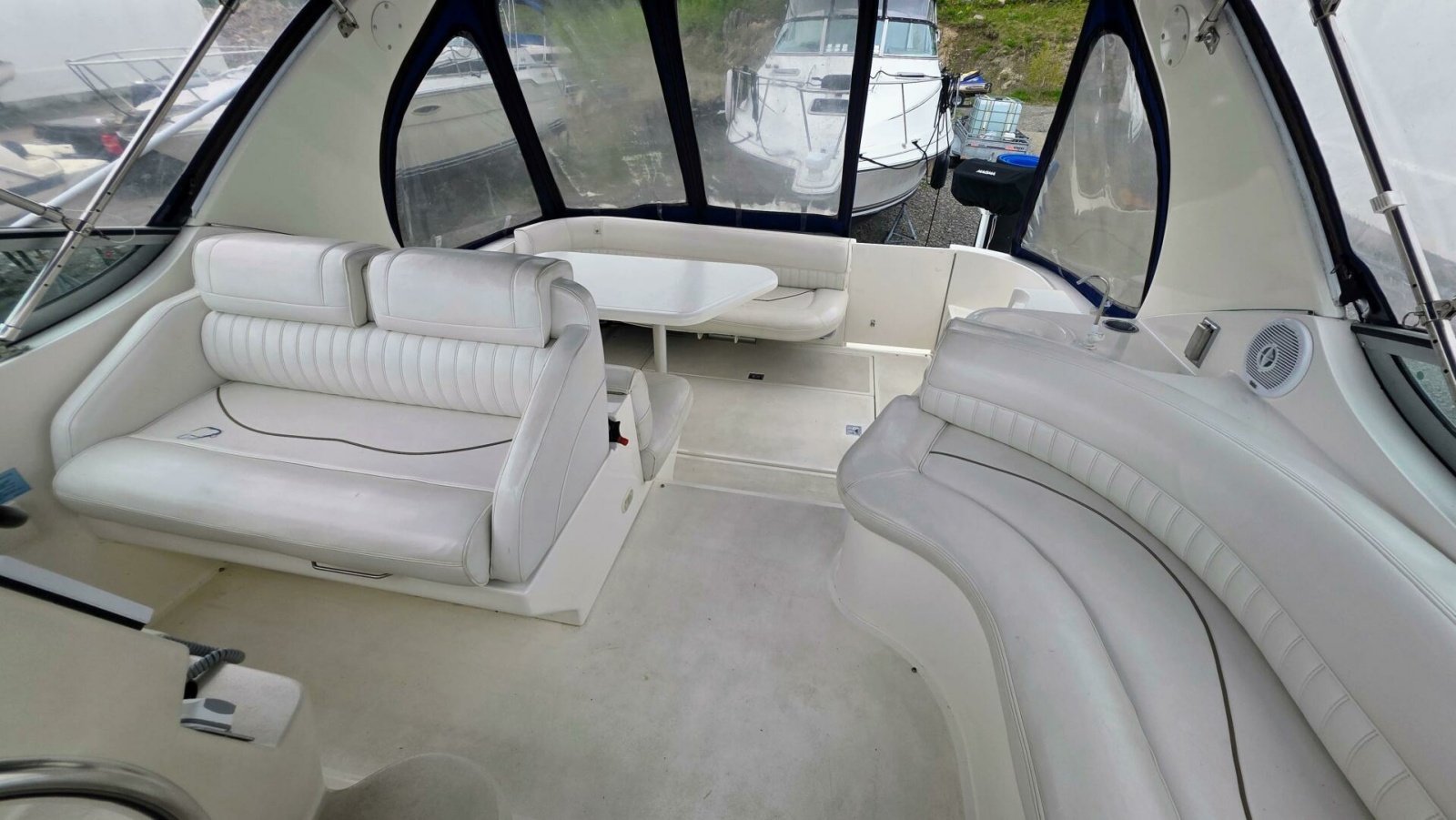 1999 Cruisers Yachts 3375 Esprit 33