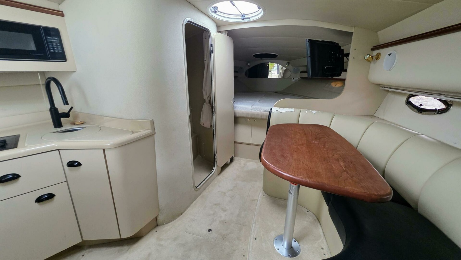 1999 Cruisers Yachts 3375 Esprit 33
