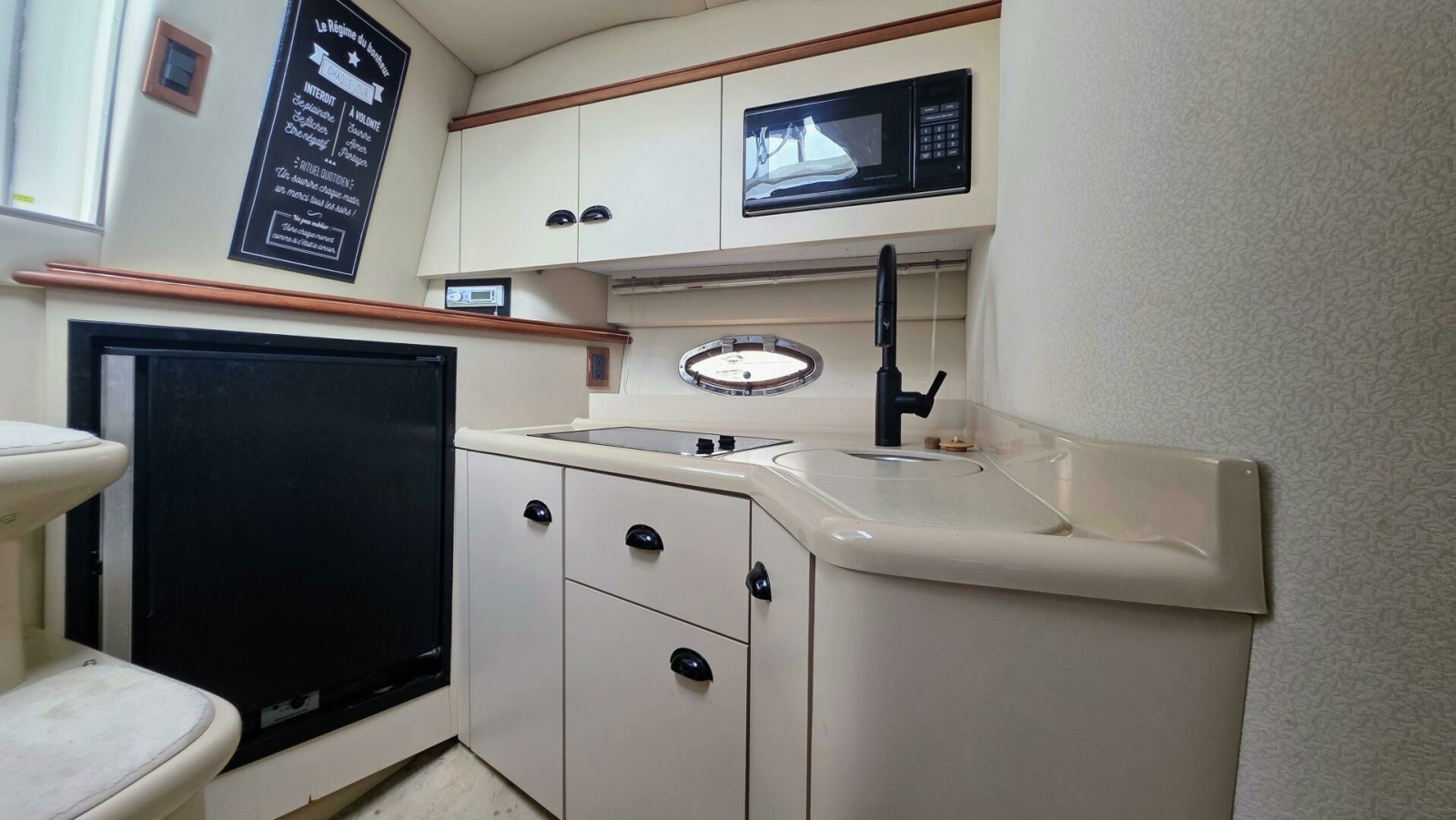 1999 Cruisers Yachts 3375 Esprit 33