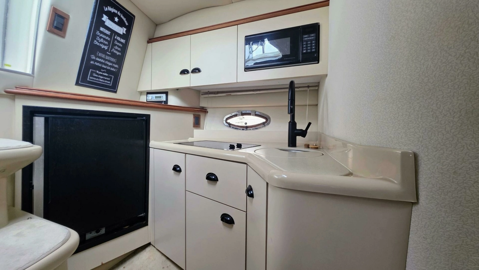 1999 Cruisers Yachts 3375 Esprit 33