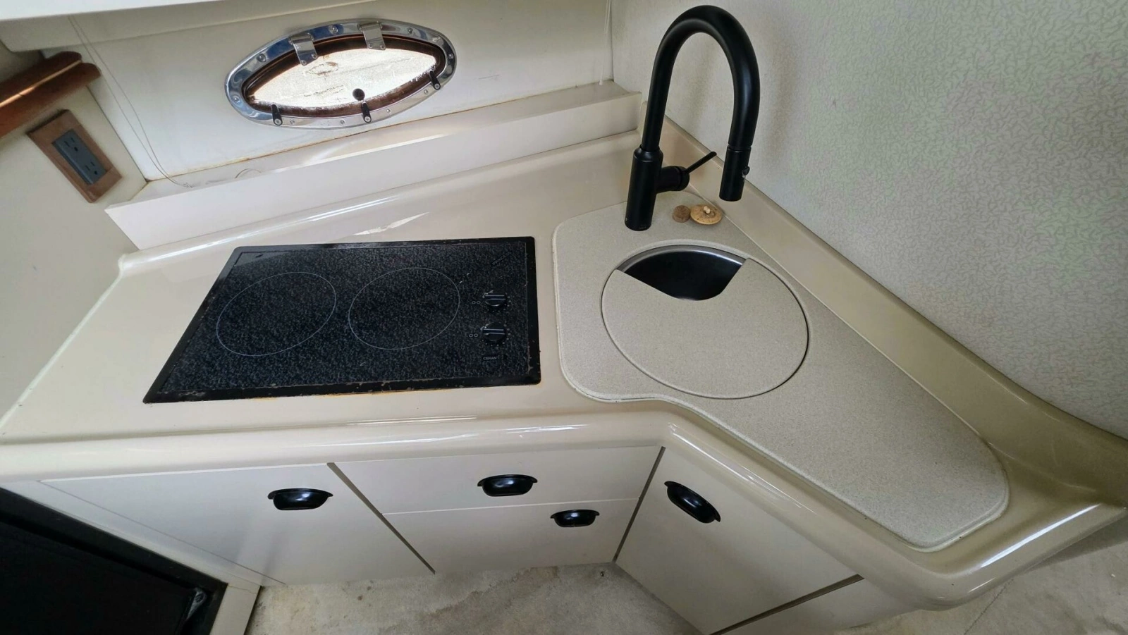 1999 Cruisers Yachts 3375 Esprit 33