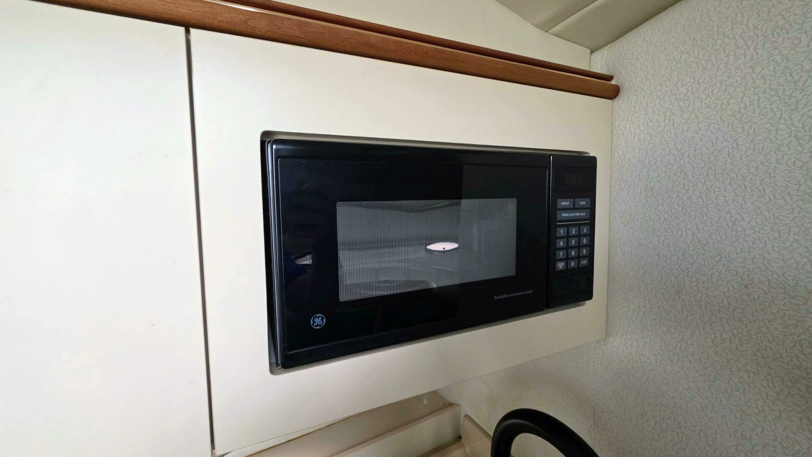 1999 Cruisers Yachts 3375 Esprit 33