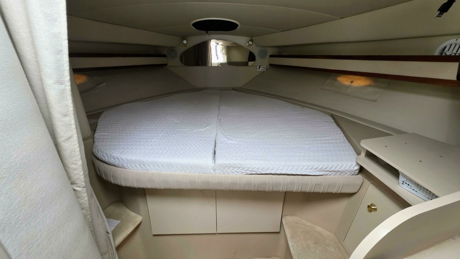 1999 Cruisers Yachts 3375 Esprit 33