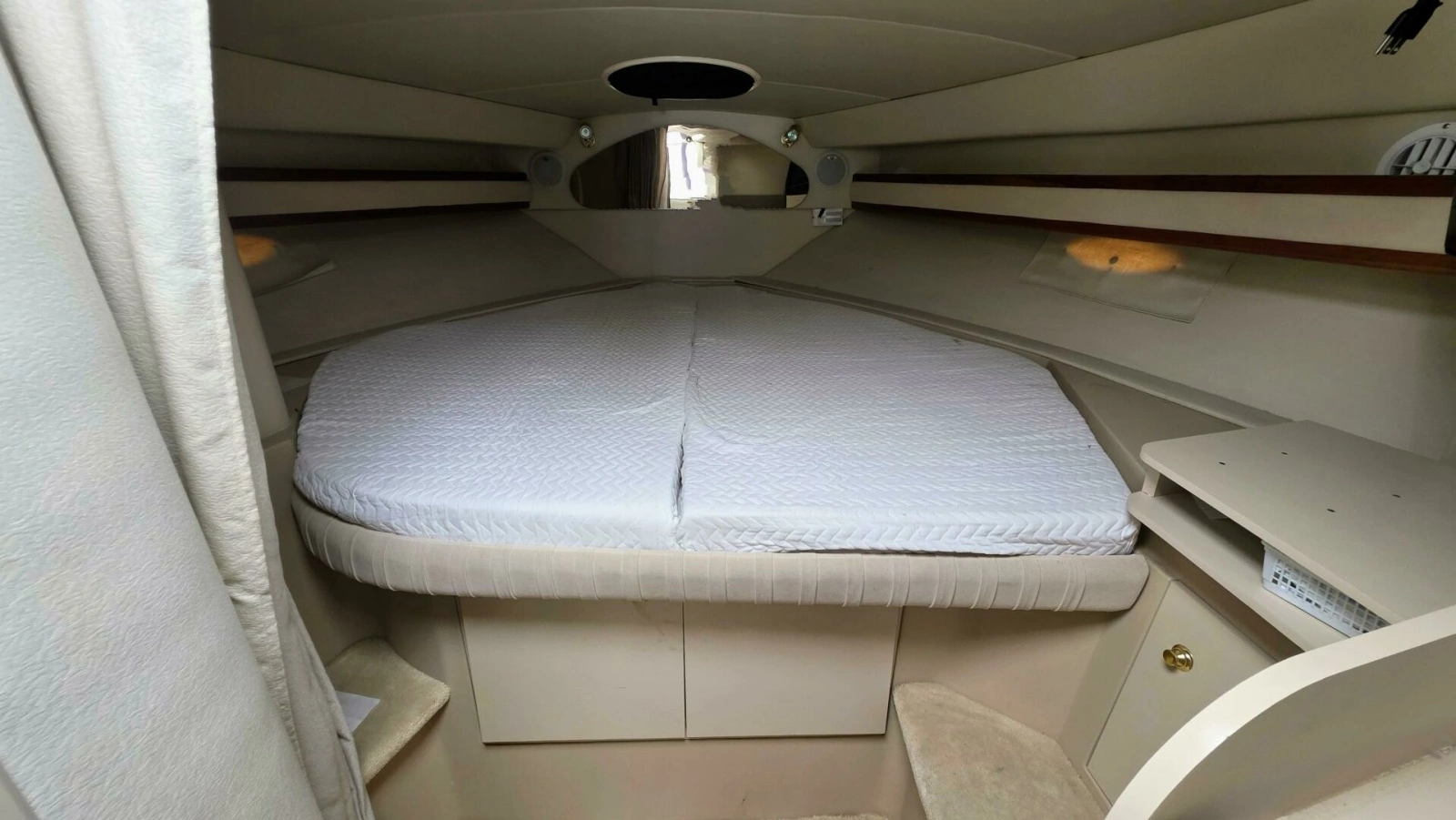 1999 Cruisers Yachts 3375 Esprit 33