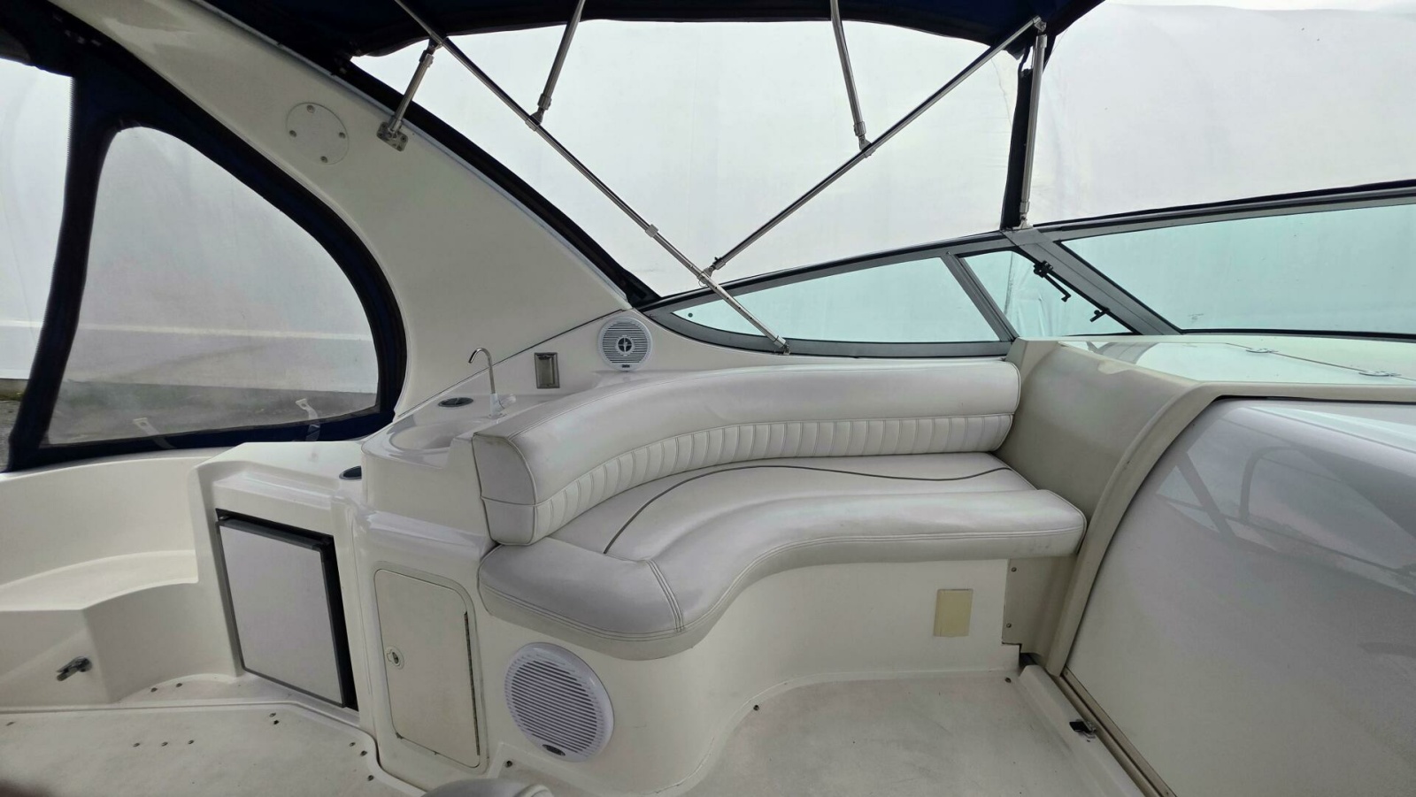 1999 Cruisers Yachts 3375 Esprit 33