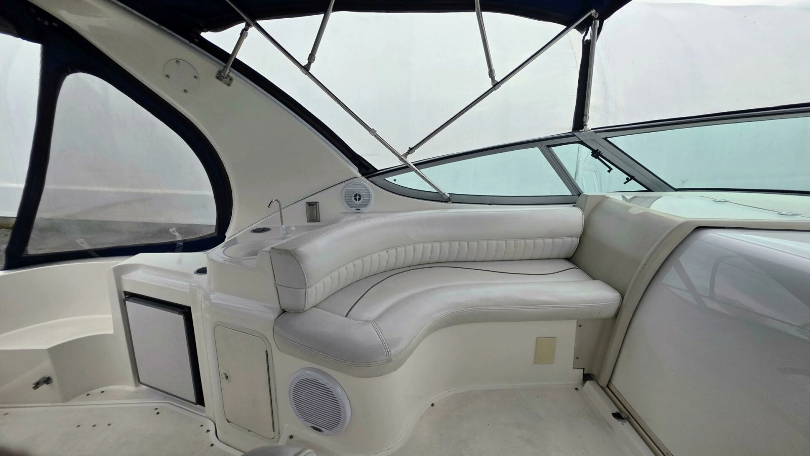 1999 Cruisers Yachts 3375 Esprit 33