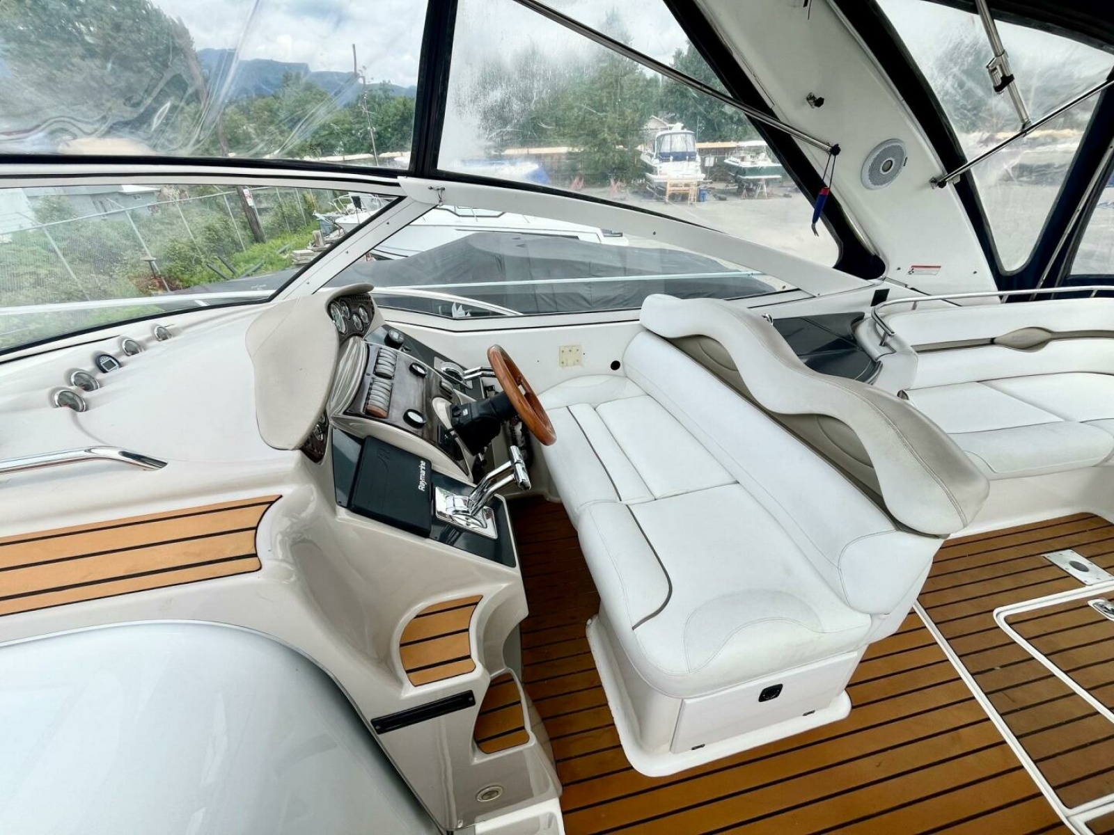 2006 Doral 330SE 33