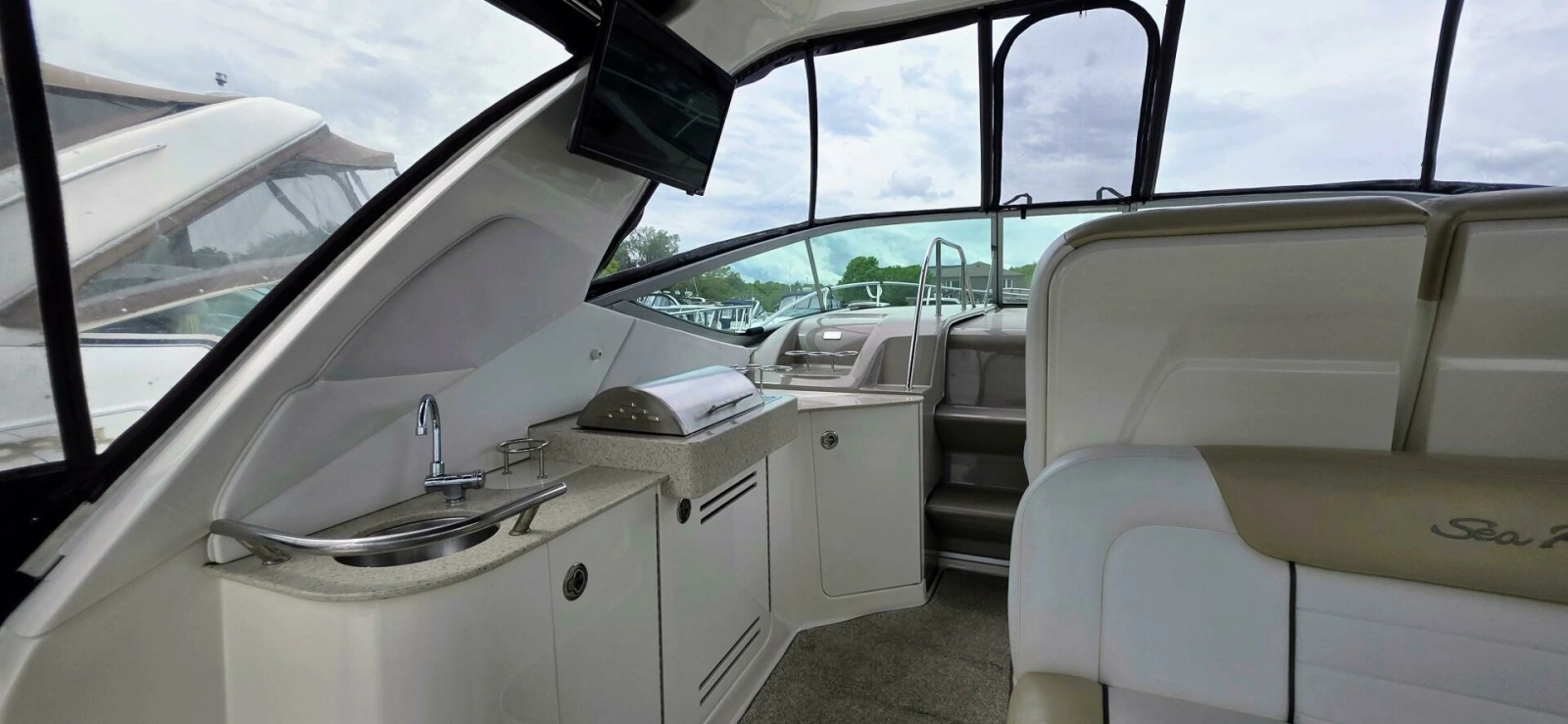 2009 Sea Ray 310 Sundancer 31
