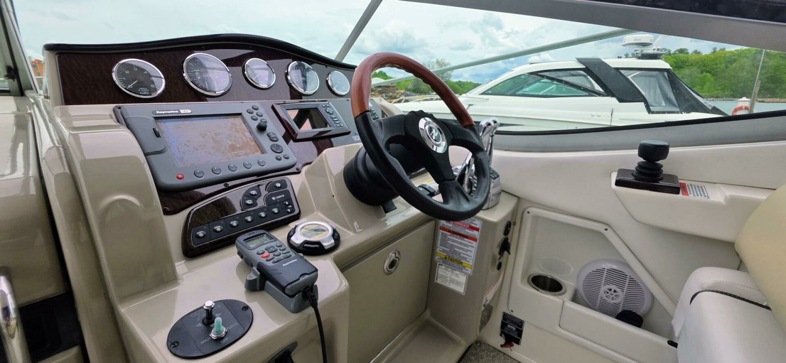 2009 Sea Ray 310 Sundancer 31