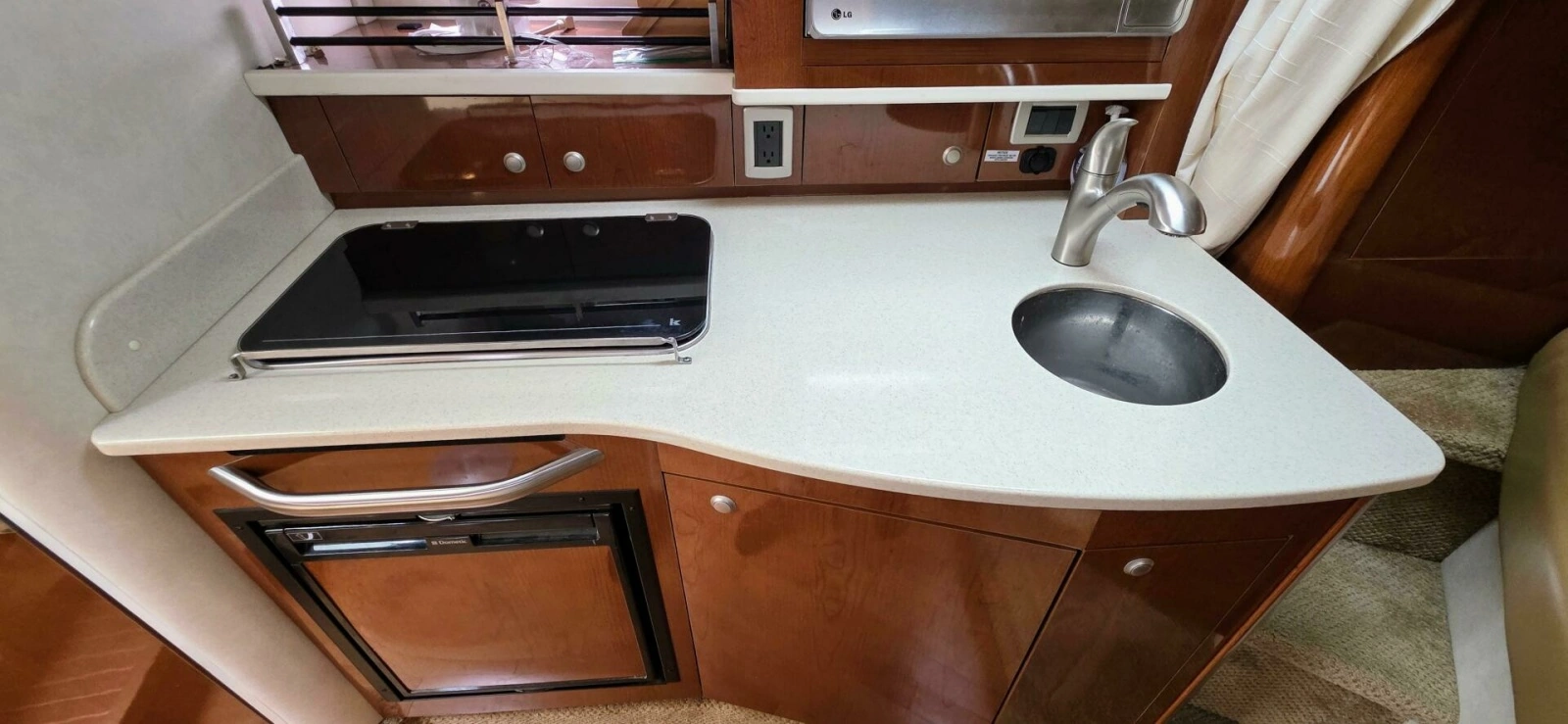 2009 Sea Ray 310 Sundancer 31