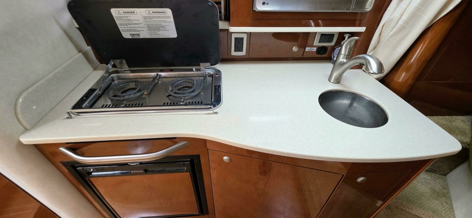 2009 Sea Ray 310 Sundancer 31