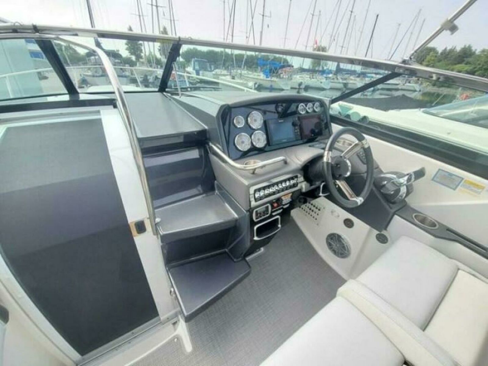 2017 Formula 310SS 31