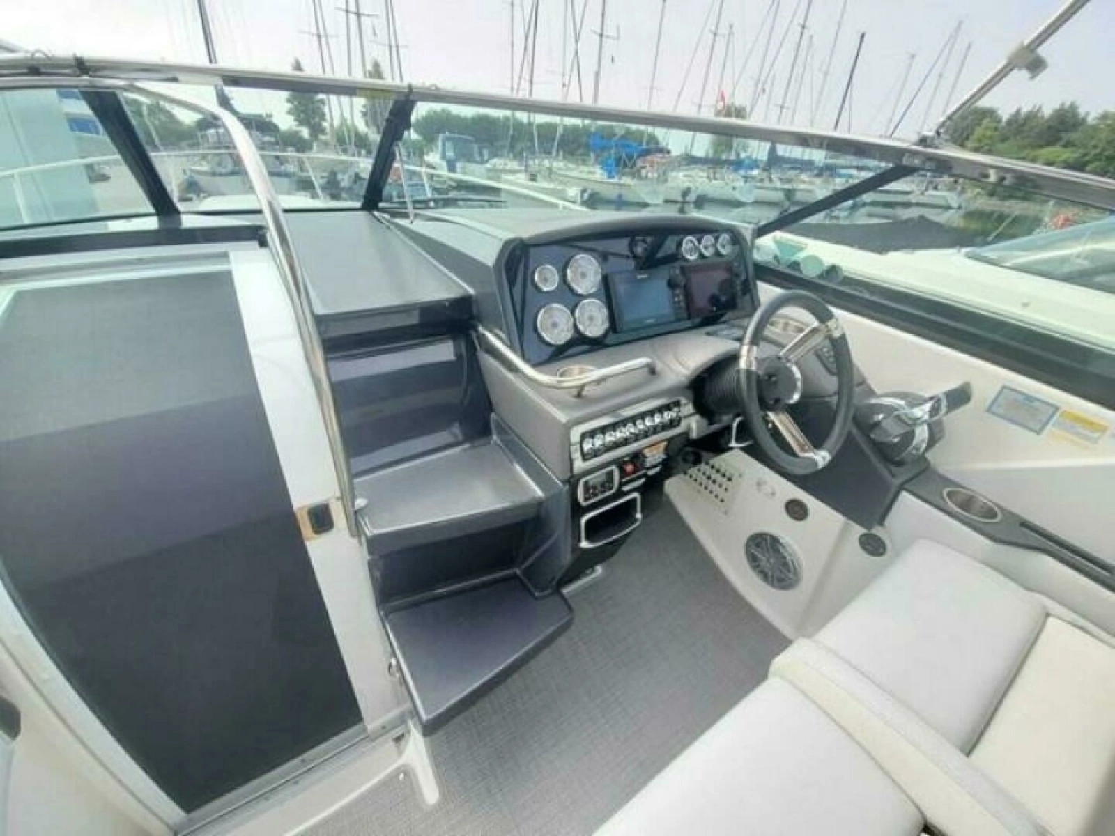 2017 Formula 310SS 31