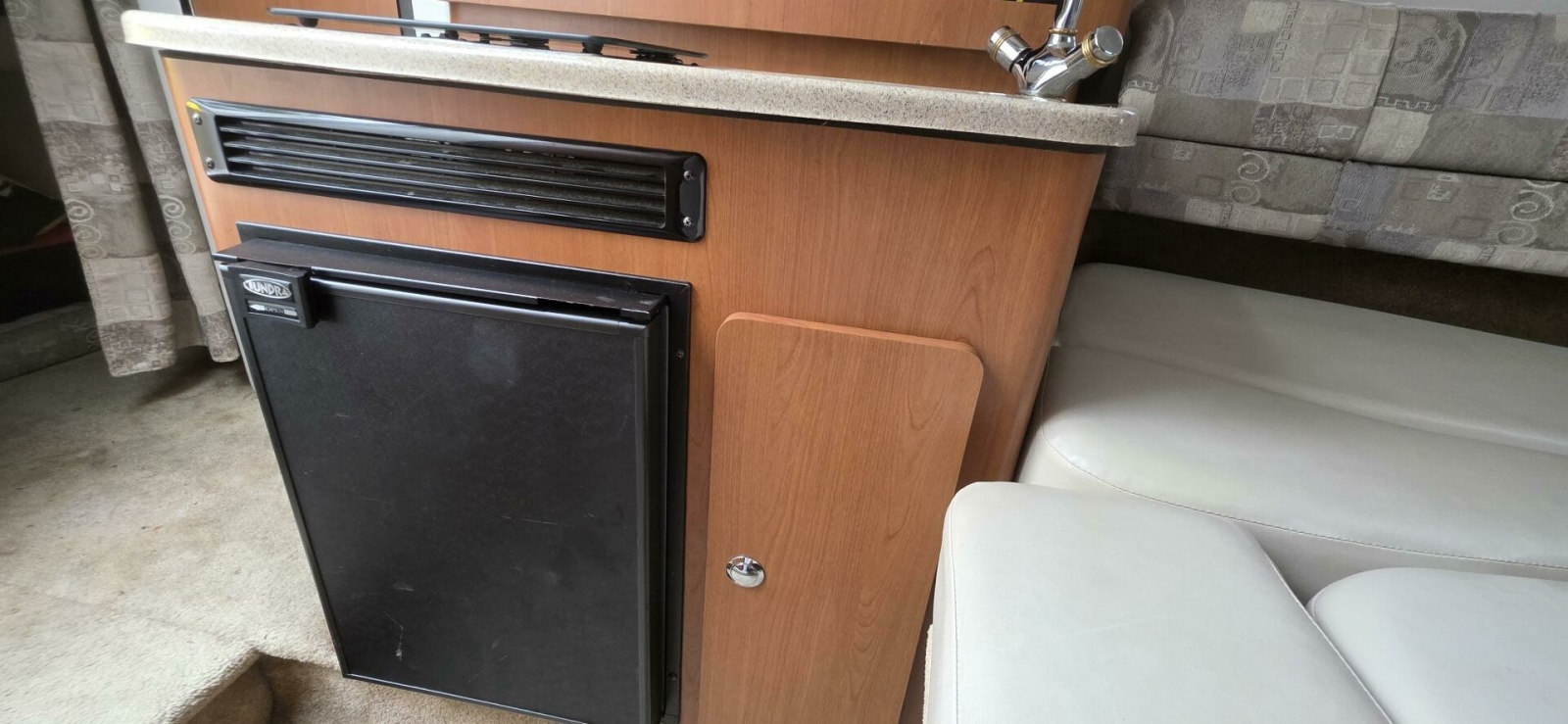 2005 Crownline 250CR 25