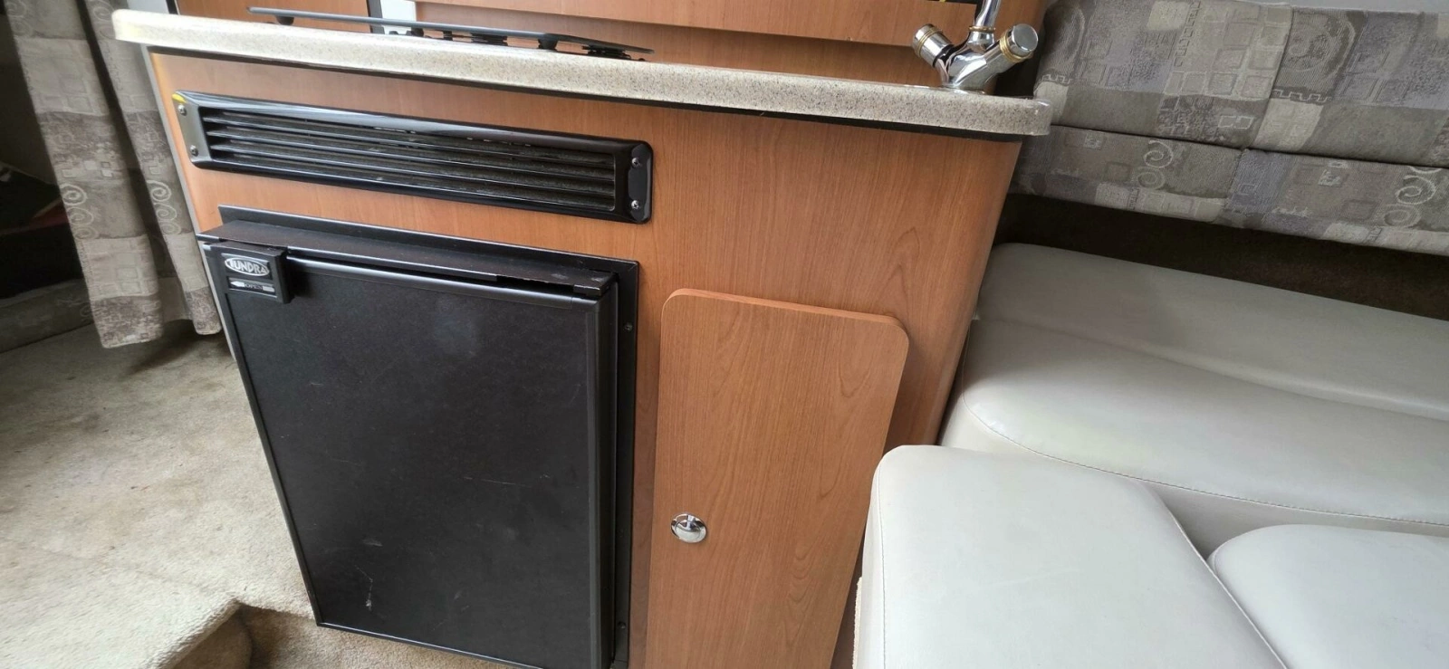 2005 Crownline 250CR 25