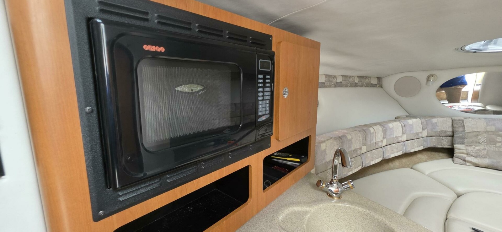 2005 Crownline 250CR 25