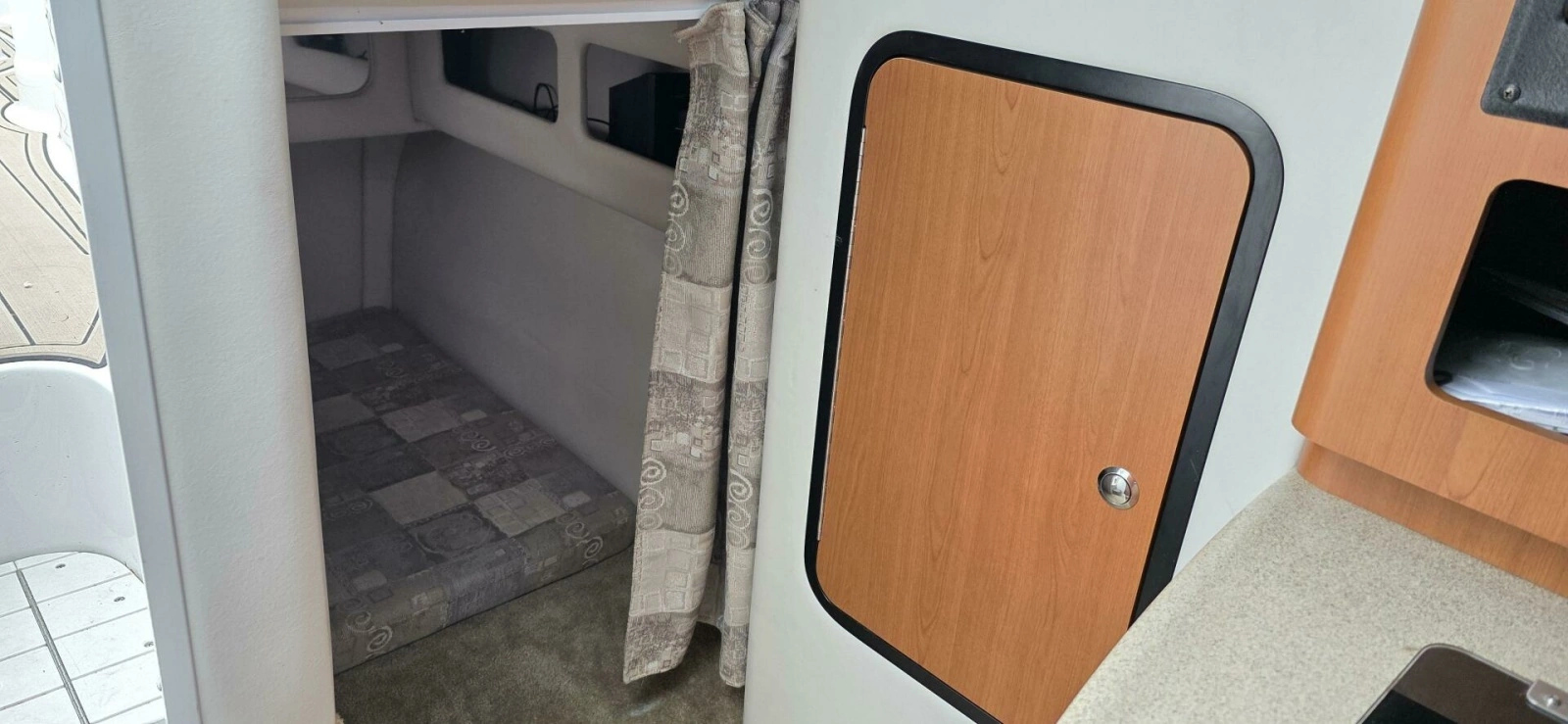 2005 Crownline 250CR 25