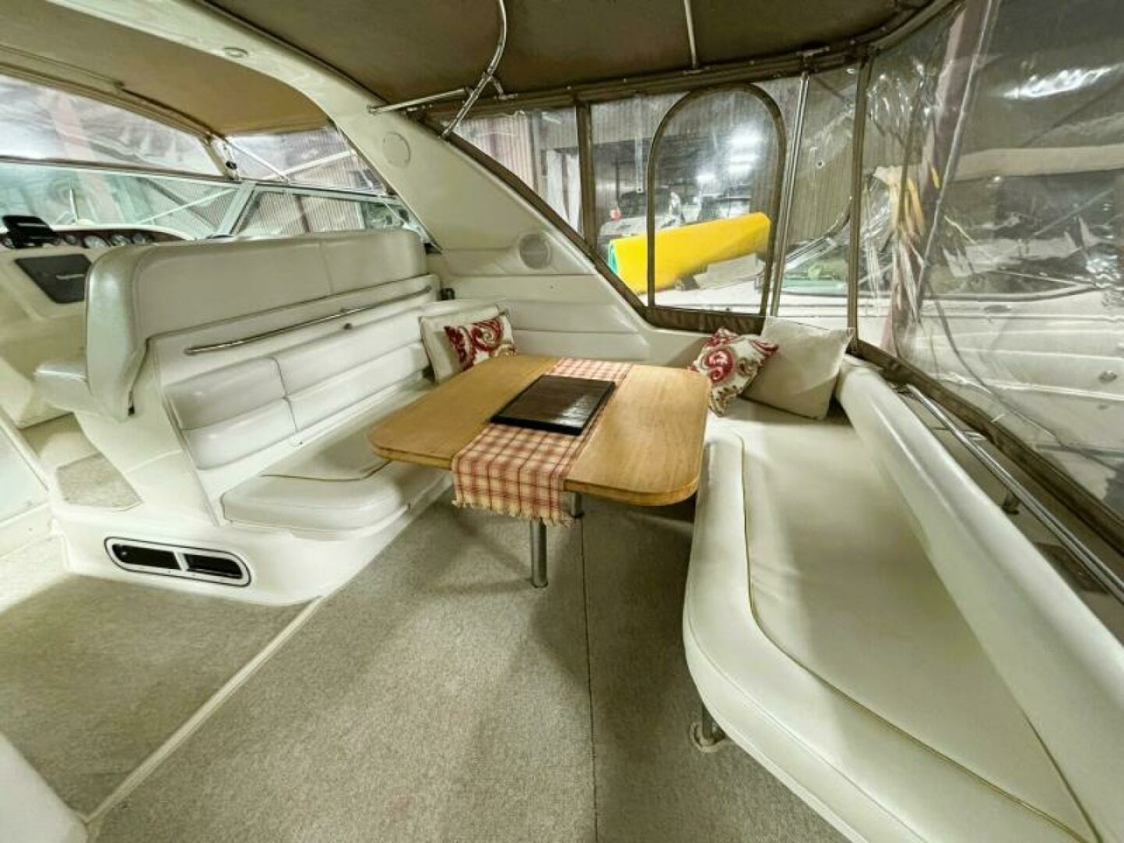 1995 Sea Ray 370 Sundancer 37