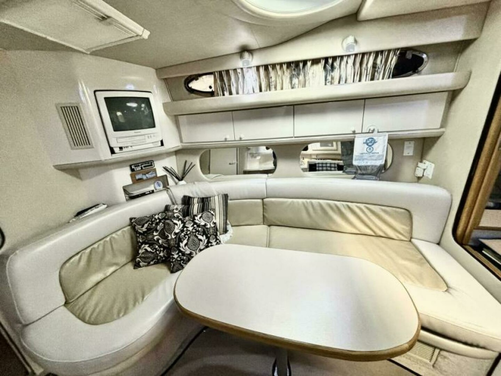 1995 Sea Ray 370 Sundancer 37