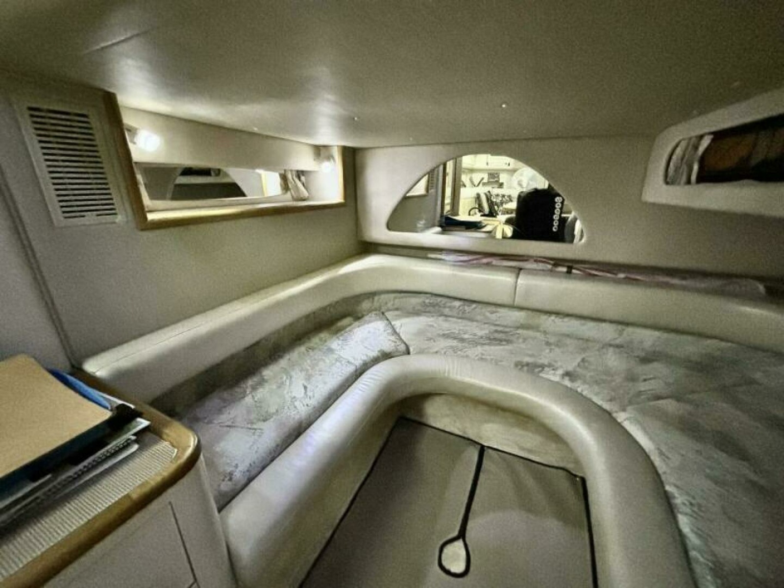 1995 Sea Ray 370 Sundancer 37