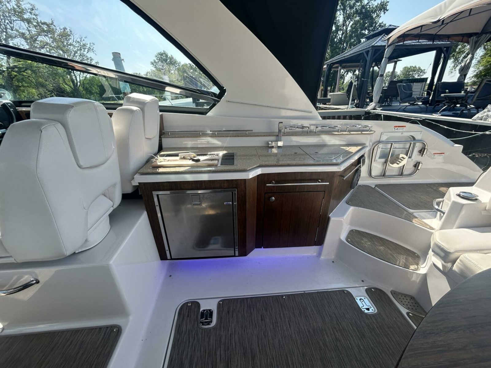2017 Four Winns H350 35
