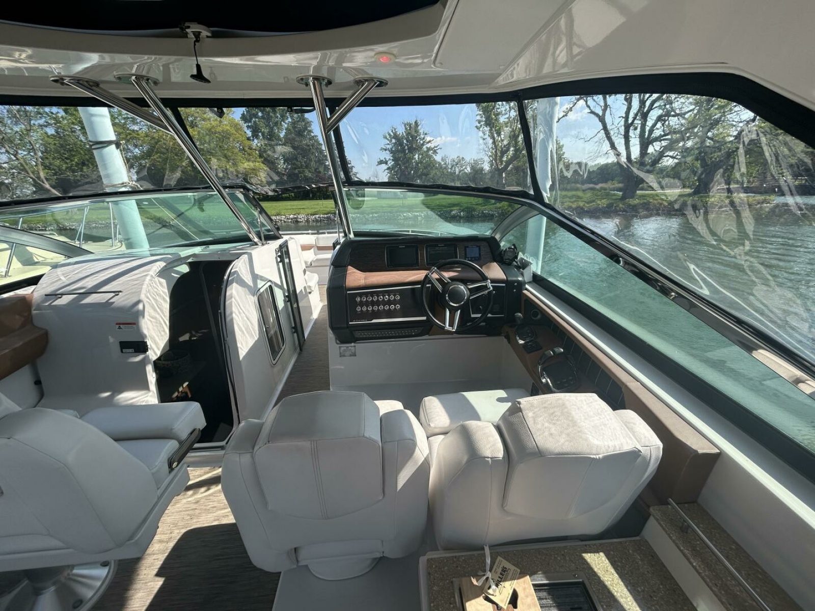 2017 Four Winns H350 35