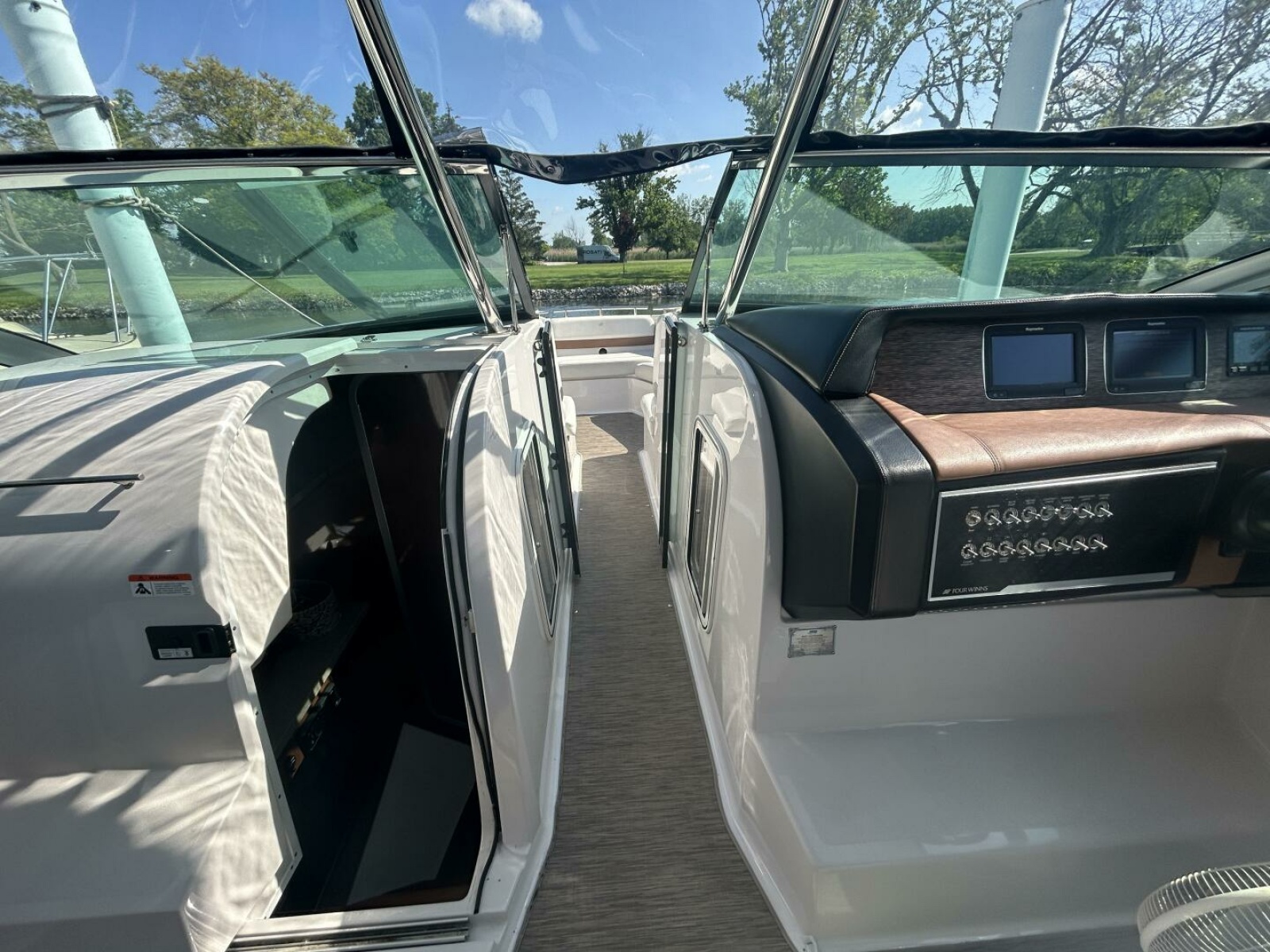 2017 Four Winns H350 35