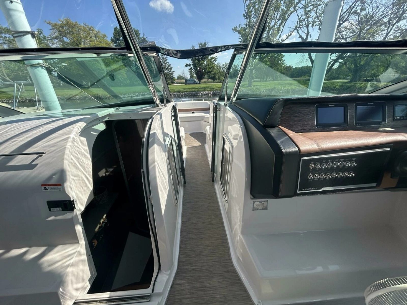 2017 Four Winns H350 35