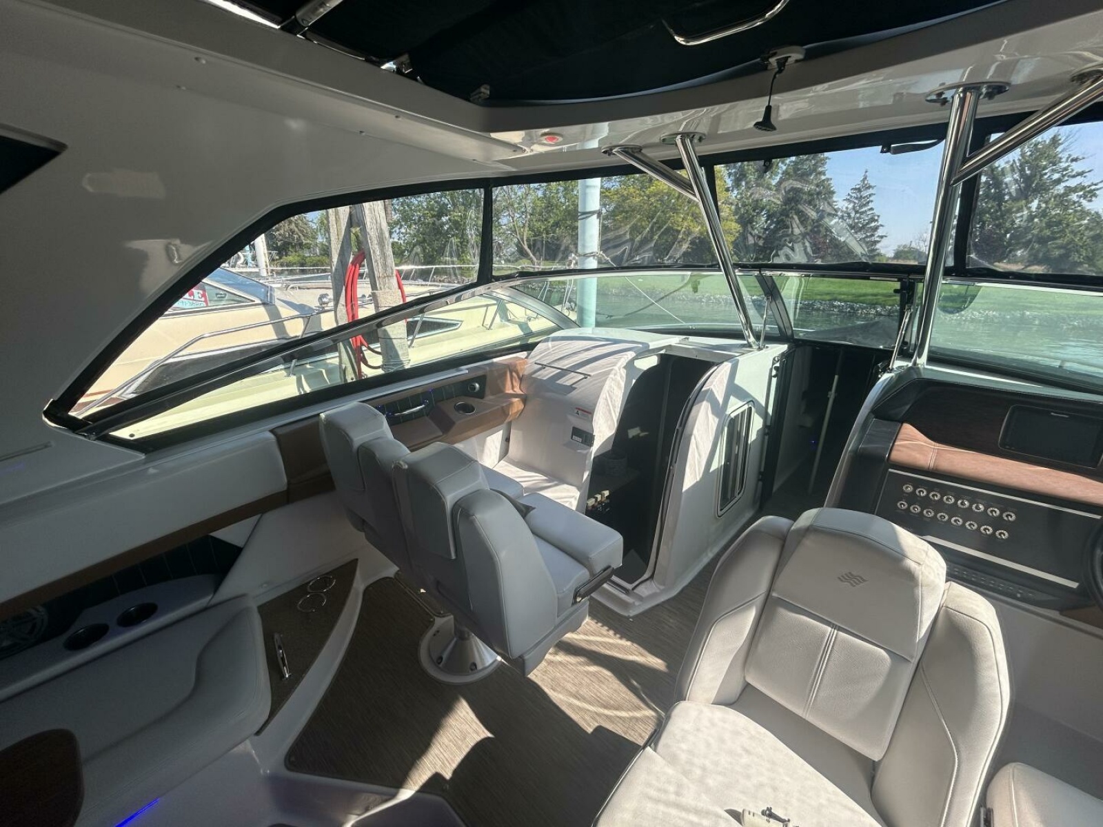 2017 Four Winns H350 35
