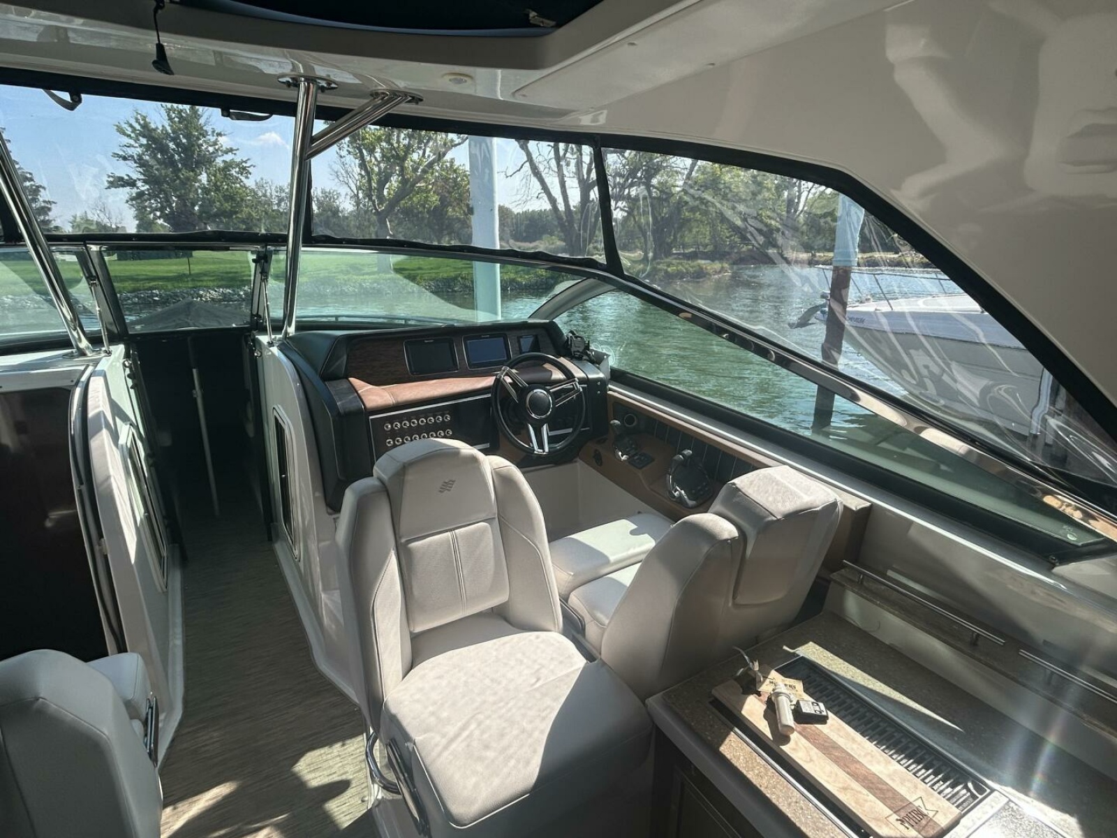 2017 Four Winns H350 35