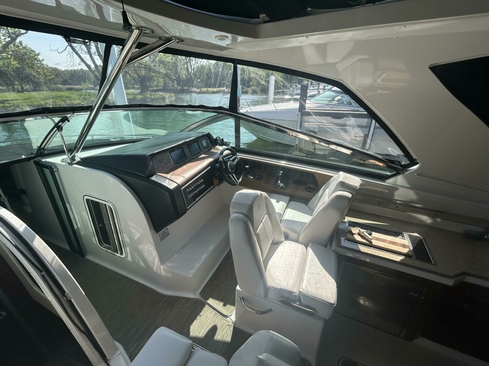 2017 Four Winns H350 35