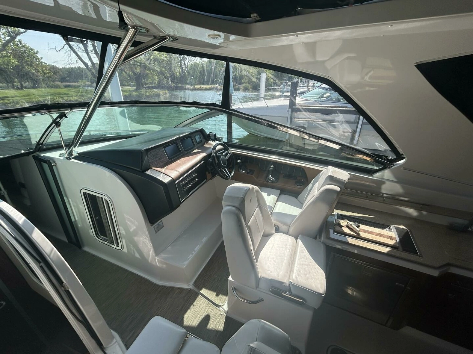 2017 Four Winns H350 35