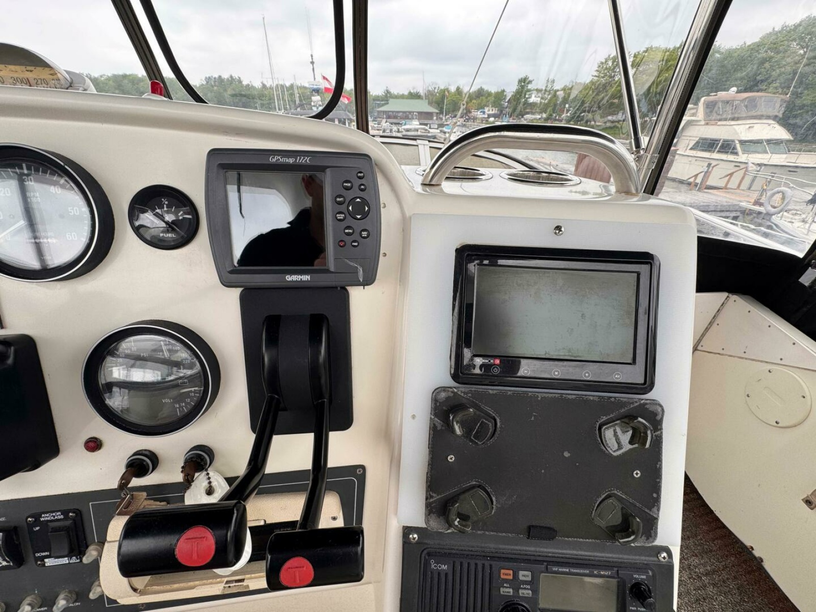 1997 Silverton 352 Motor Yacht 35