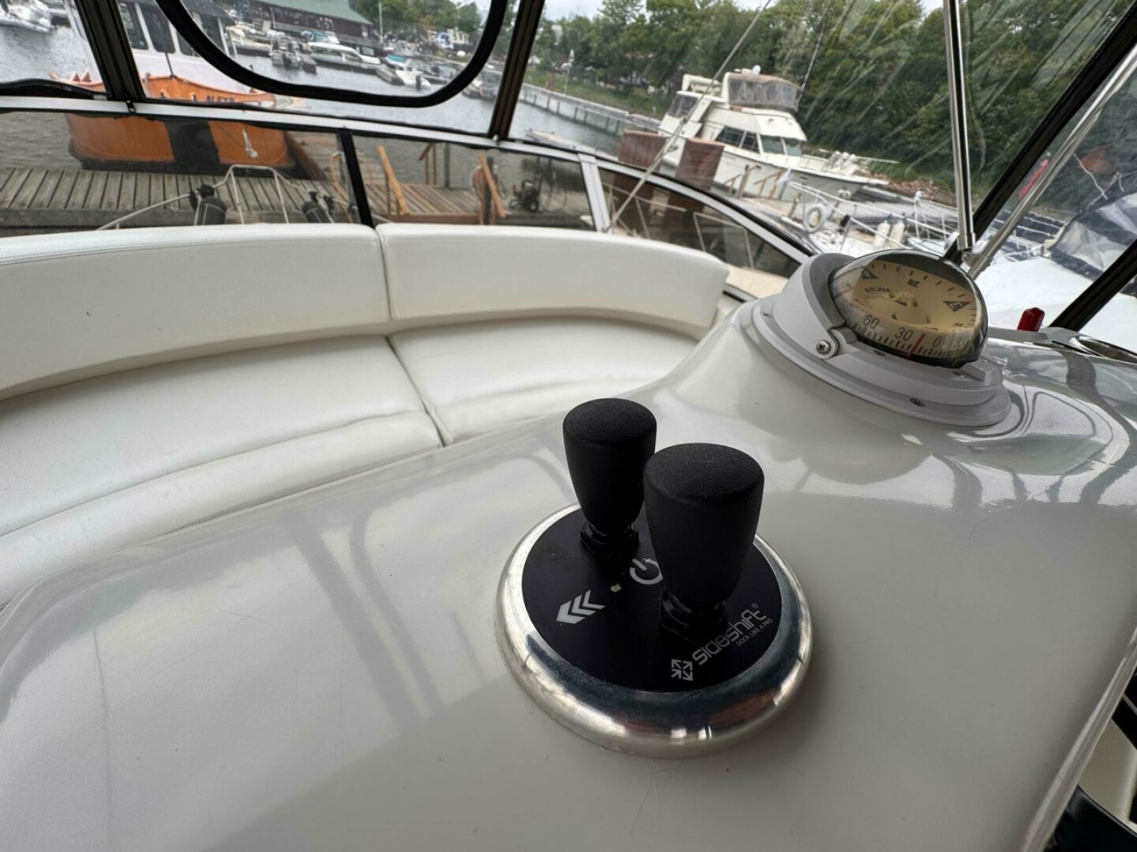 1997 Silverton 352 Motor Yacht 35