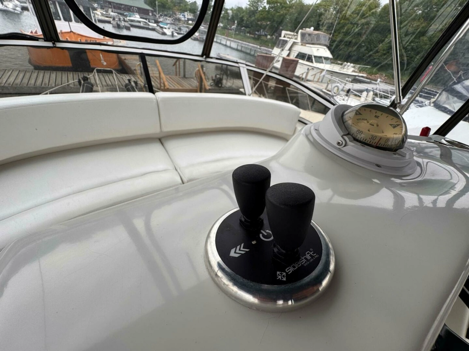 1997 Silverton 352 Motor Yacht 35