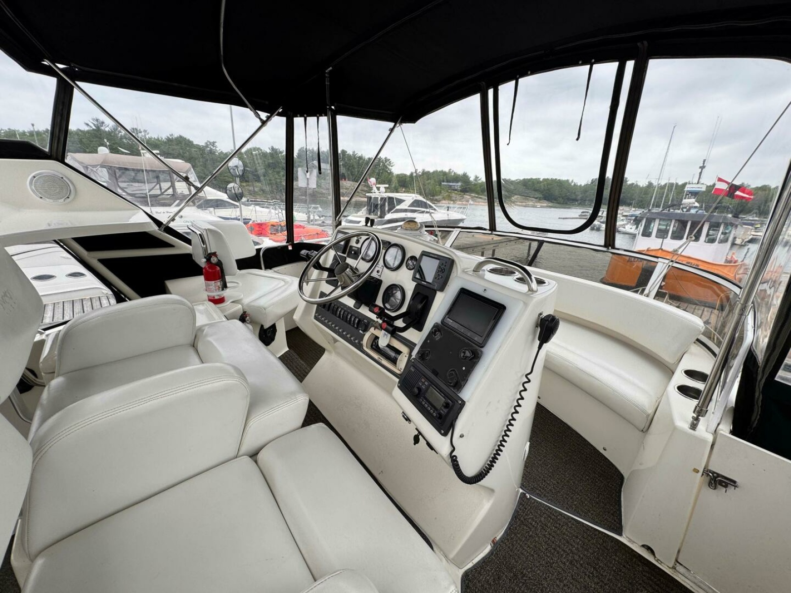 1997 Silverton 352 Motor Yacht 35