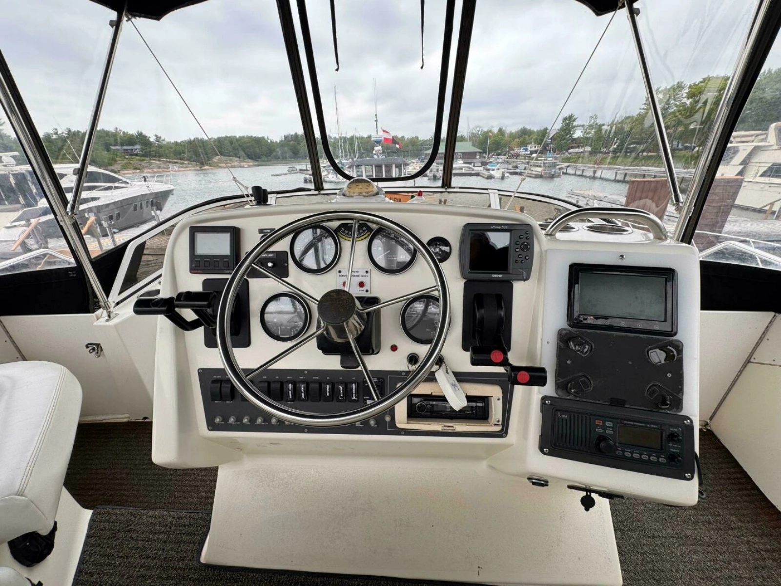 1997 Silverton 352 Motor Yacht 35