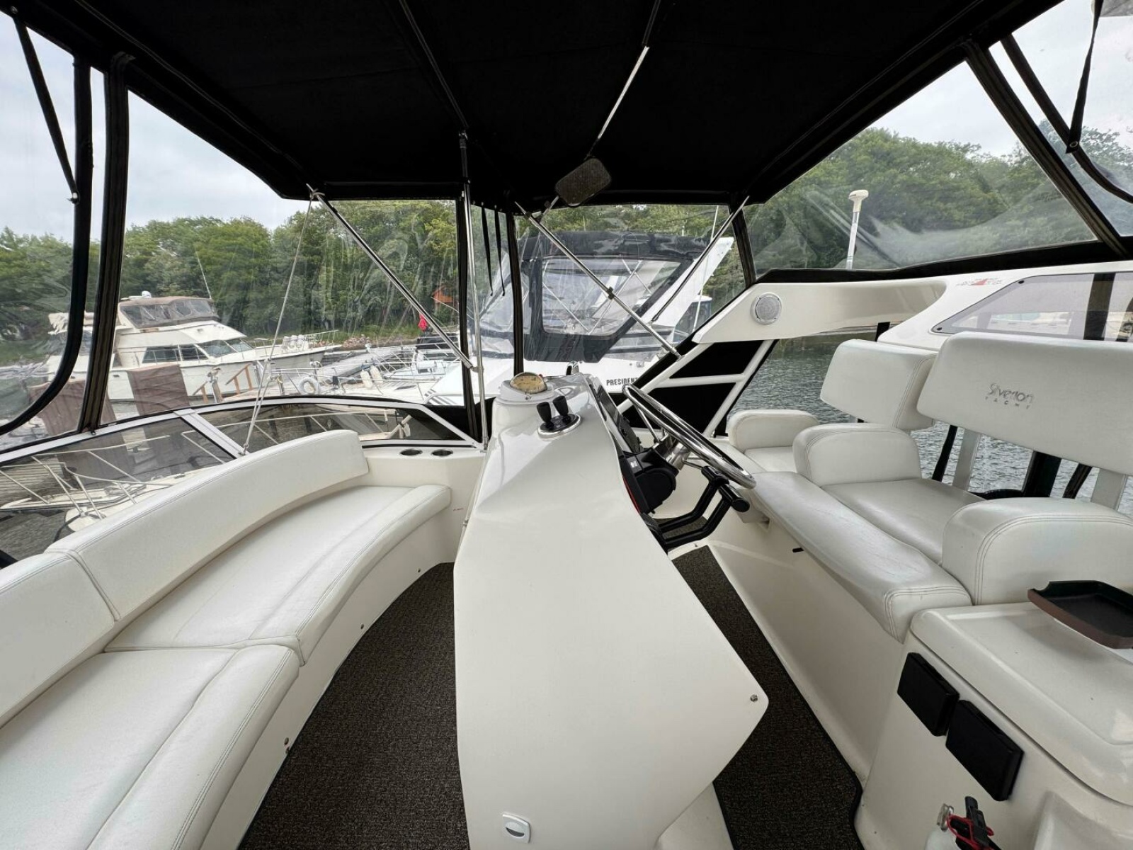 1997 Silverton 352 Motor Yacht 35