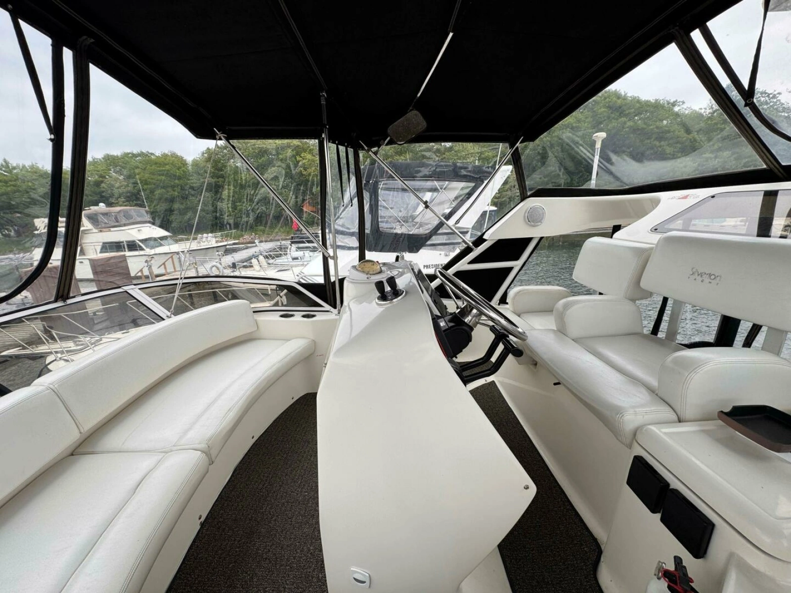 1997 Silverton 352 Motor Yacht 35