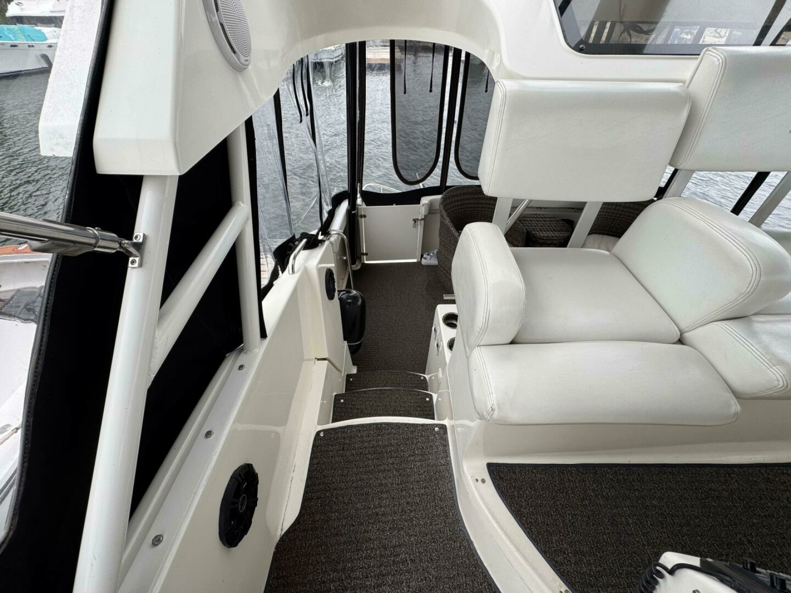 1997 Silverton 352 Motor Yacht 35