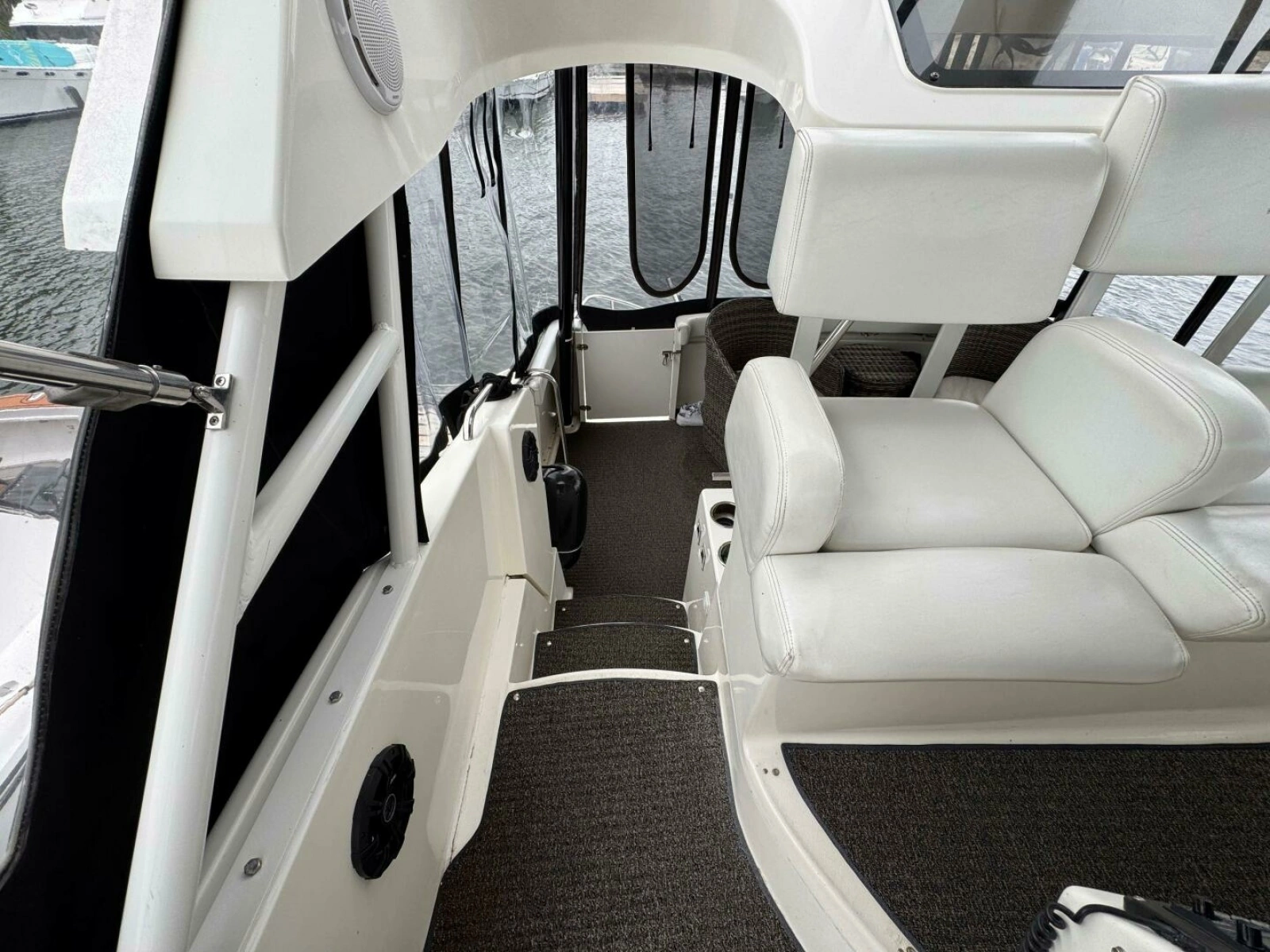 1997 Silverton 352 Motor Yacht 35