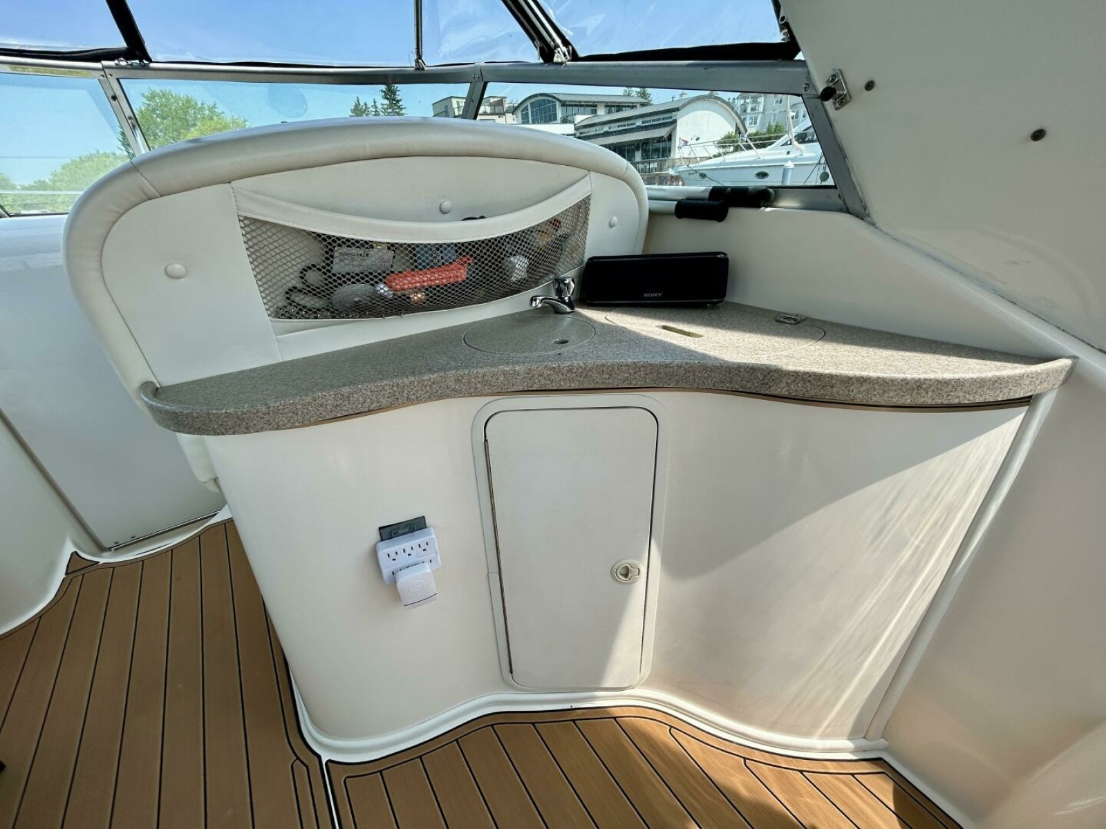 2003 Rinker 310 Fiesta Vee 31
