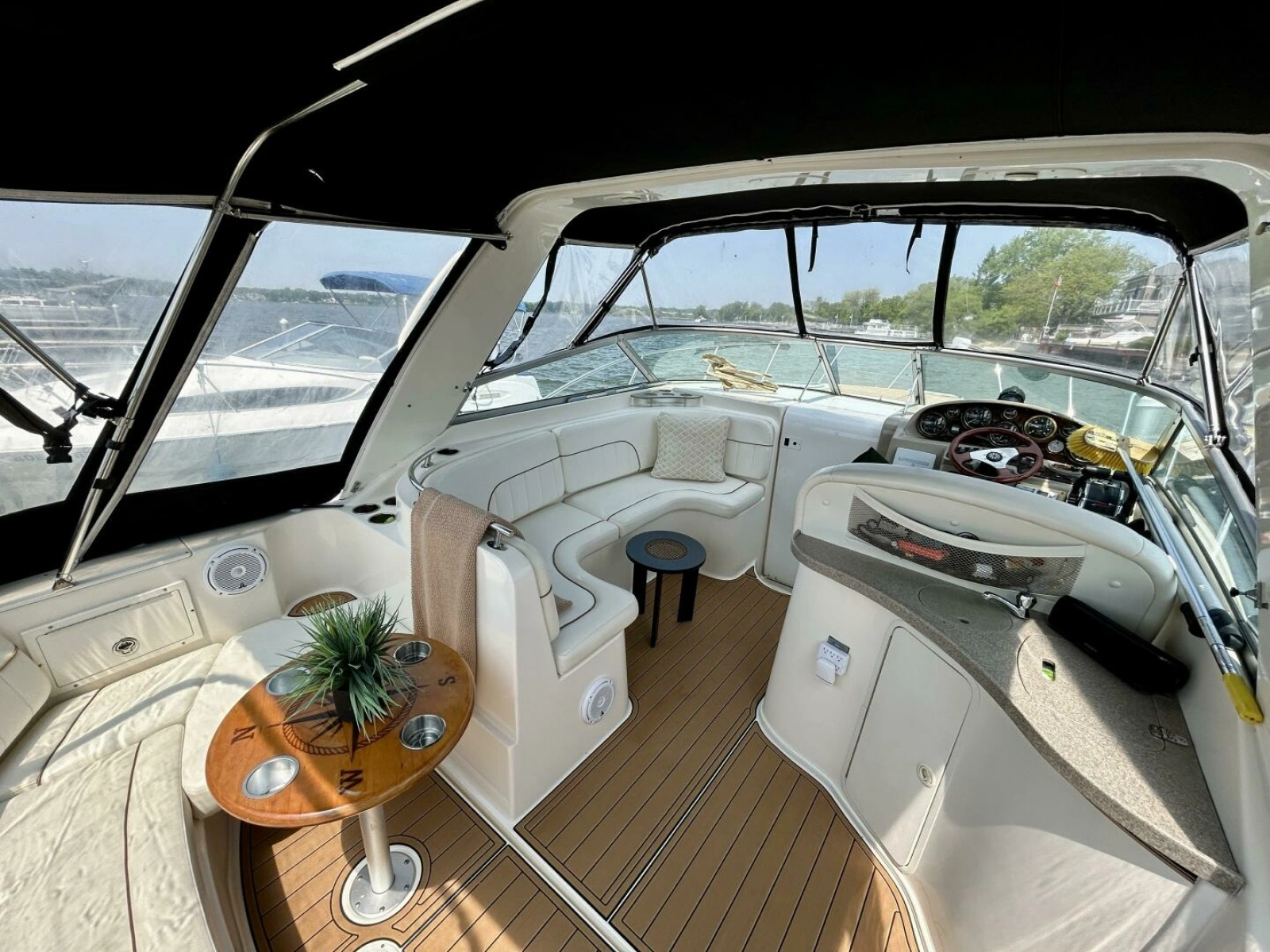 2003 Rinker 310 Fiesta Vee 31