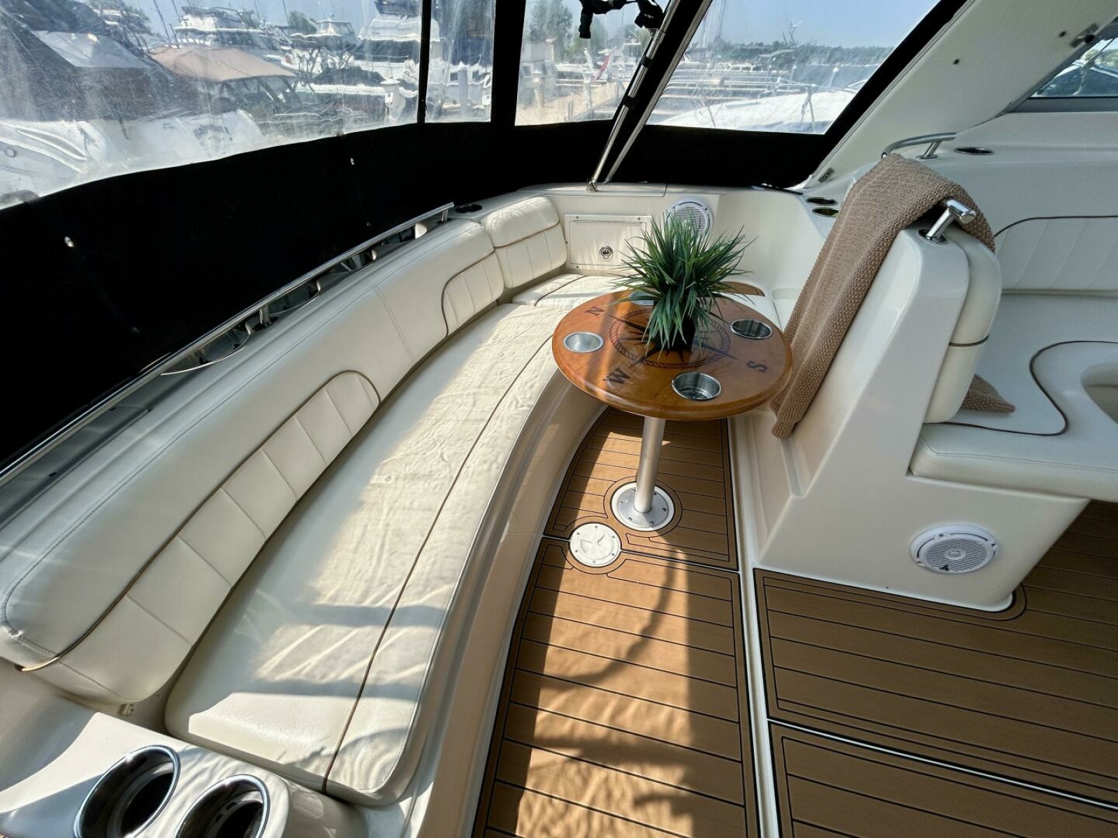 2003 Rinker 310 Fiesta Vee 31
